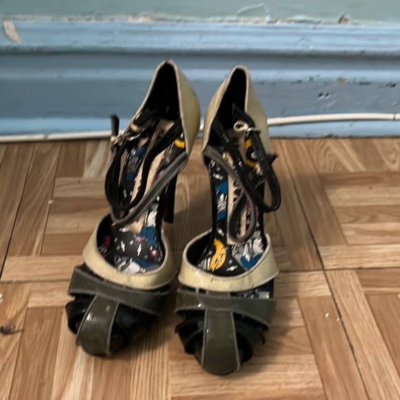 Harajuku lovers- high heel platforms - Picture 1 of 3